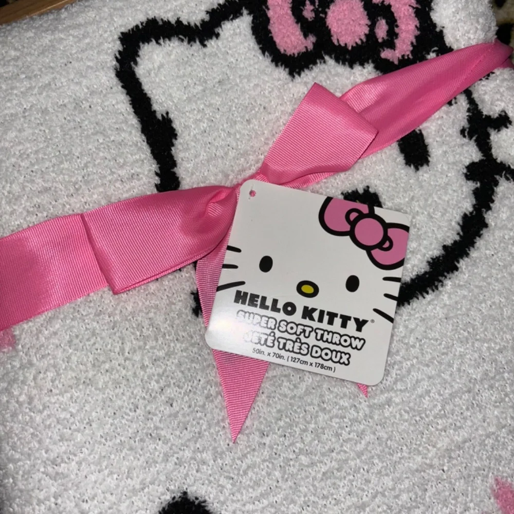 hello kitty feather knit blanket